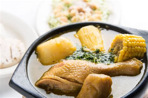  Sancocho de Gallina - A Rich Broth Simmering with Spicy Complexity and Fresh, Herbal Delight!