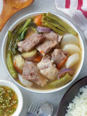  Sinigang na Baboy! Tarttua ja lämmittävä sianlihankeitto Filippiineiltä